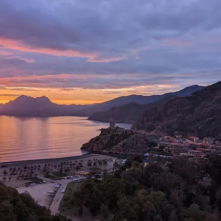 Le Porto T3 55m2 Vue Immeuble Traditionnel En Pierre De Taille Avec Prestations Exceptionnelles Barbecue Ordinateur Videosurveillance Terrasse Panoramique *