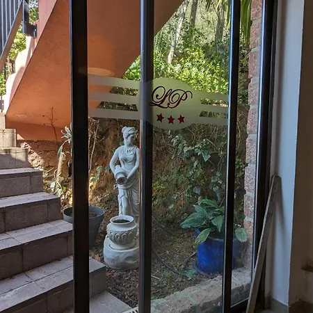 Le Porto T3 55m2 Vue Immeuble Traditionnel En Pierre De Taille Avec Prestations Exceptionnelles Barbecue Ordinateur Videosurveillance Terrasse Panoramique * Porto (Corsica)