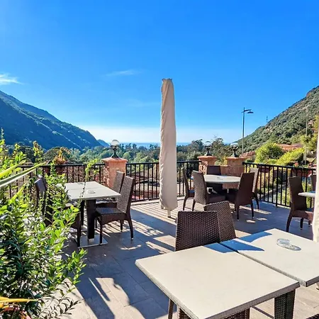 Le Porto T3 55m2 Vue Immeuble Traditionnel En Pierre De Taille Avec Prestations Exceptionnelles Barbecue Ordinateur Videosurveillance Terrasse Panoramique * Porto (Corsica)