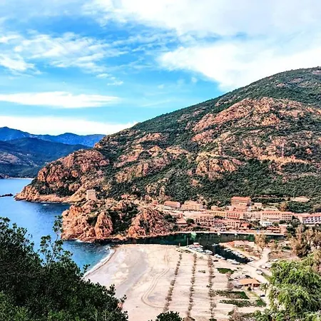 Le Porto T3 55m2 Vue Immeuble Traditionnel En Pierre De Taille Avec Prestations Exceptionnelles Barbecue Ordinateur Videosurveillance Terrasse Panoramique * Porto (Corsica)
