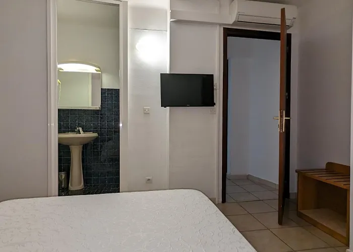 Le Porto T3 55m2 Vue Immeuble Traditionnel En Pierre De Taille Avec Prestations Exceptionnelles Barbecue Ordinateur Videosurveillance Terrasse Panoramique * Porto (Corsica)