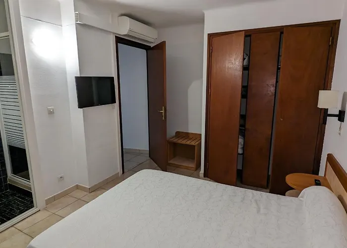 Le Porto T3 55m2 Vue Immeuble Traditionnel En Pierre De Taille Avec Prestations Exceptionnelles Barbecue Ordinateur Videosurveillance Terrasse Panoramique Porto (Corsica)