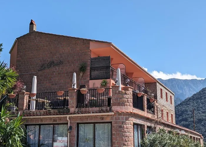 Le Porto T3 55m2 Vue Immeuble Traditionnel En Pierre De Taille Avec Prestations Exceptionnelles Barbecue Ordinateur Videosurveillance Terrasse Panoramique Апартаменты