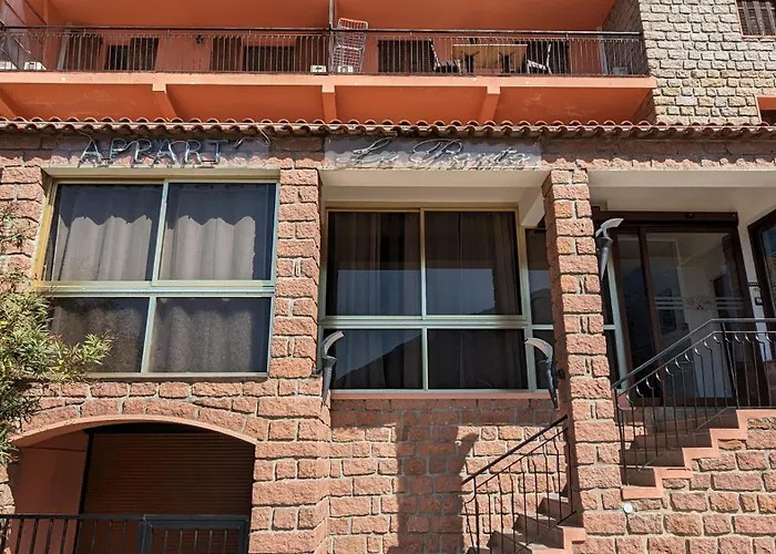 Le Porto T3 55m2 Vue Immeuble Traditionnel En Pierre De Taille Avec Prestations Exceptionnelles Barbecue Ordinateur Videosurveillance Terrasse Panoramique Apartamento Porto (Corsica)