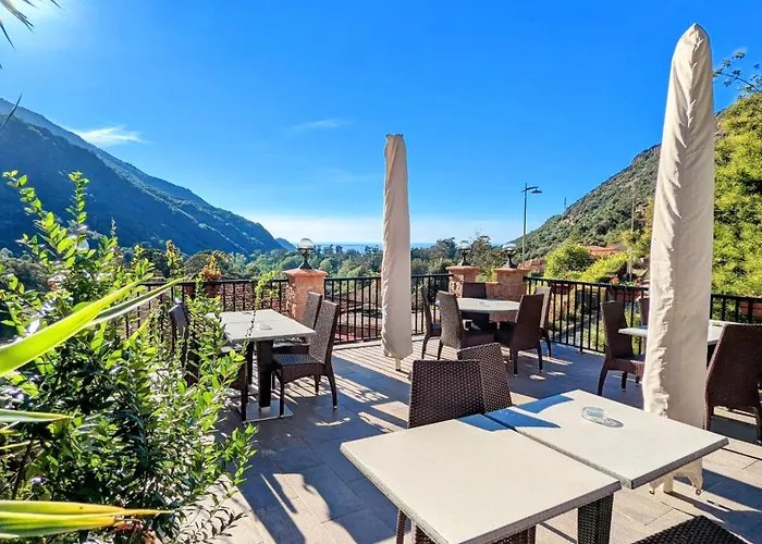 Le Porto T3 55m2 Vue Immeuble Traditionnel En Pierre De Taille Avec Prestations Exceptionnelles Barbecue Ordinateur Videosurveillance Terrasse Panoramique * Porto (Corsica)