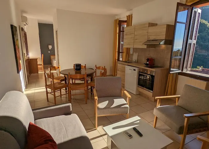 Le Porto T3 55m2 Vue Immeuble Traditionnel En Pierre De Taille Avec Prestations Exceptionnelles Barbecue Ordinateur Videosurveillance Terrasse Panoramique
