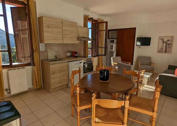 Le Porto T3 55m2 Vue Immeuble Traditionnel En Pierre De Taille Avec Prestations Exceptionnelles Barbecue Ordinateur Videosurveillance Terrasse Panoramique Апартаменты