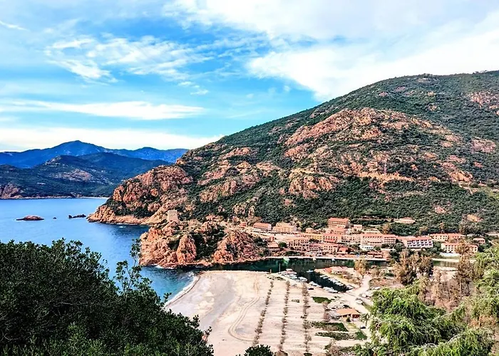 Le Porto T3 55m2 Vue Immeuble Traditionnel En Pierre De Taille Avec Prestations Exceptionnelles Barbecue Ordinateur Videosurveillance Terrasse Panoramique * Porto (Corsica)